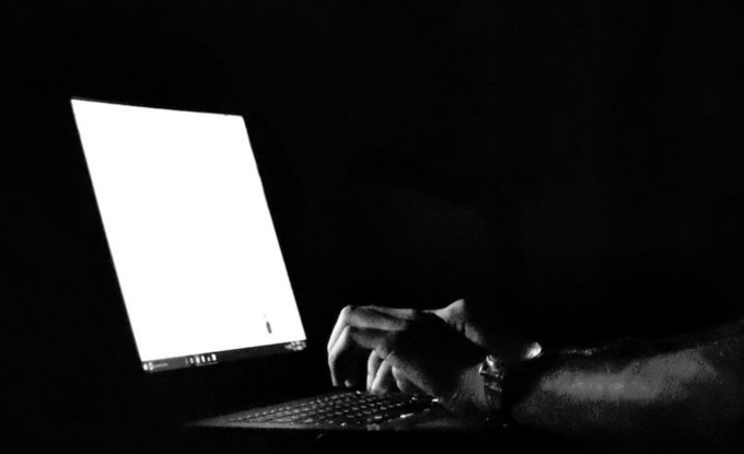 Finto fotografo adescava minorenni nel web: condannato a 3 anni e 16 mila euro di multa