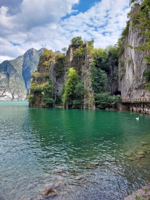 Niente più gite al Bogn, la baia naturale più magica del Lago d’Iseo: chiuso fino al 27 dicembre