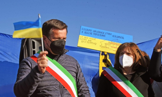 Giorgio Gori a Bucha per il gemellaggio, ma scoppia la polemica