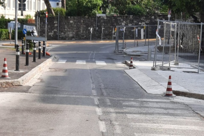 Scivolo in via Statuto, il consigliere Danilo Minuti: «Pericoloso, va rimosso»