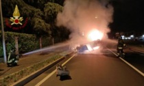 Urgnano: 23enne perde il controllo dell'auto che si ribalta e prende fuoco