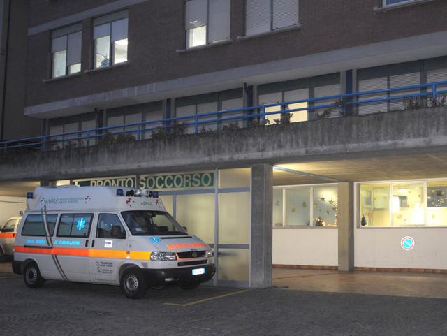 Anziano morto in una sala d’attesa del Pronto Soccorso di Lovere, la Procura indaga