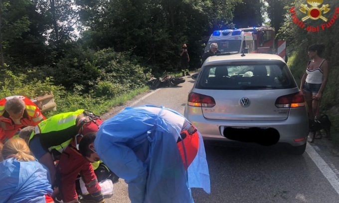 Violento frontale tra auto e moto a Torre de’ Busi: centauro in codice rosso