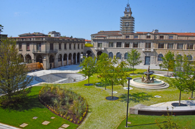 Restaurata e riqualificata, Piazza Dante è pronta. Questa sera l’inaugurazione