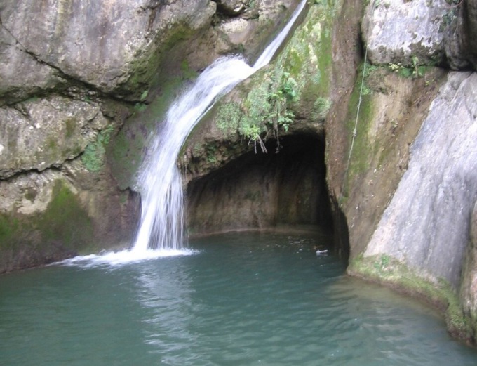 Tracce di gasolio nel torrente alla Busa di Nese: si cerca di individuare la causa
