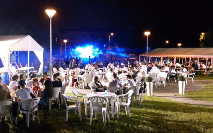 Agente della Polizia Penitenziaria fuori servizio sventa un furto alla sagra di Calusco