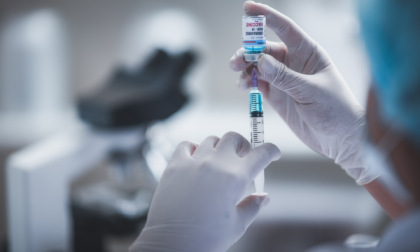 Vaccino anti-Covid, quarta dose agli over 60: l'Italia si prepara per le somministrazioni