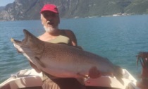 Il pescatore della trota da record nel lago d'Iseo: «Su di me maldicenze, è tutto vero. Lo dimostrano i video»