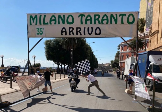 Primo al traguardo dopo 1.900 chilometri in Lambretta (come un film Anni Cinquanta)