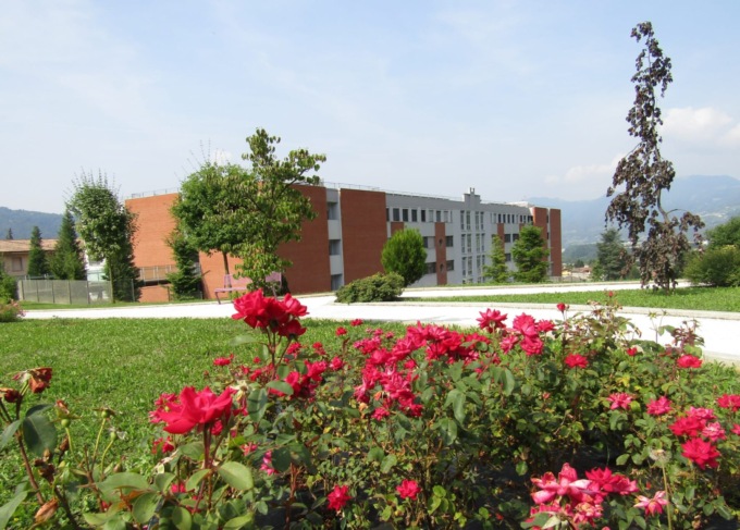 Rsa, chiusura precauzionale a Gandino. A Nembro son tornate le visite dei parenti
