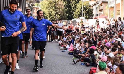 Prima seduta a Clusone, il grande abbraccio dei ragazzi e partitelle a ranghi ridotti