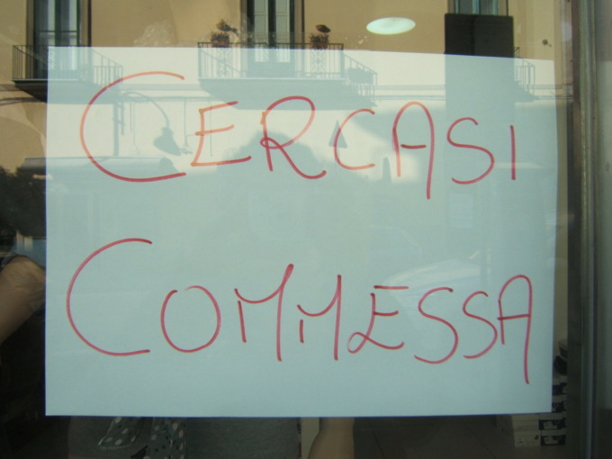 «Mi sono candidata per fare la commessa, ma ho 43 anni e tanti prendono solo apprendisti sottopagati»