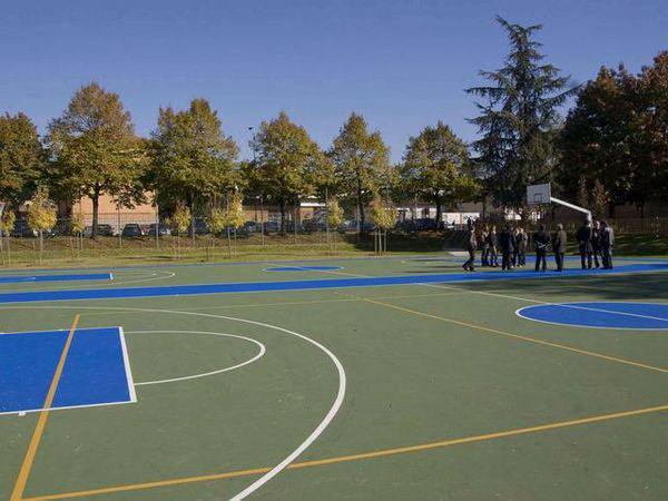 Bergamo, aggredito per aver rimproverato un ragazzo che faceva pipì nella fontanella