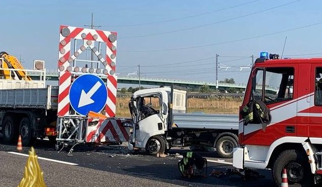 Bariano: Si Schianta Con Il Furgone Contro Un Mezzo Da Cantiere Sulla ...