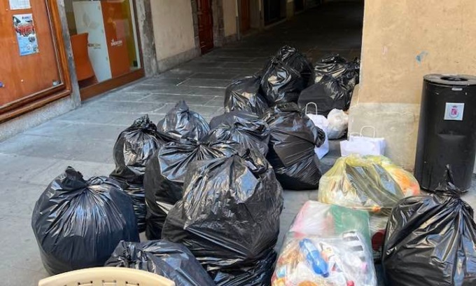 Romano di Lombardia dichiara guerra ai cittadini che abbandonano sacchi neri nel centro storico