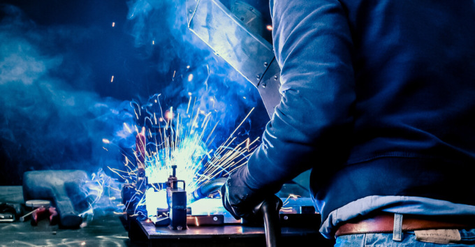 Alzano, officina aumenta di 200 euro lo stipendio ai dipendenti: «C’è il carovita»