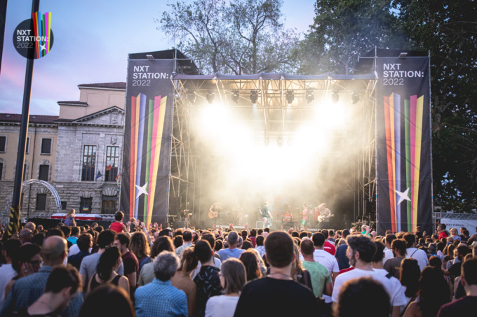 Sarà un agosto di fuoco sul palco del Nxt Station di piazzale Alpini: i nomi in programma