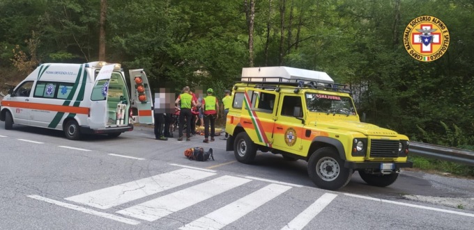 Algua, donna di 60 anni si frattura la caviglia durante escursione: soccorsa con la barella
