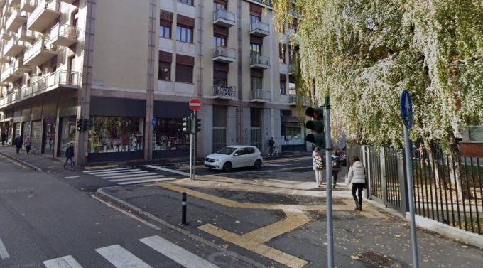 Inseguimento e sparatoria in pieno centro città a Bergamo: un uomo arrestato in via Taramelli