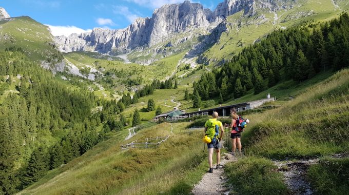 In Val Seriana si riscoprono i sentieri perduti e li si dedica ai poeti