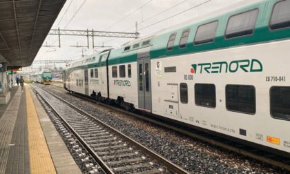 Treni, Pd all'attacco: «Sulla linea Lecco-Bergamo caos assoluto, Regione intervenga»