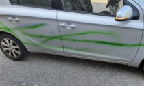 Automobili imbrattate con vernice spray a Cortenuova: un 55enne del posto nei guai