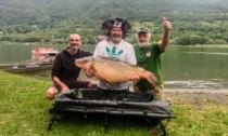 Record incredibile al lago di Endine: Bruno Gargantini pesca una carpa da 31 chili e mezzo