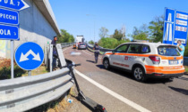 Tragedia a Melzo (Milano): morto 32enne in monopattino travolto da un camion