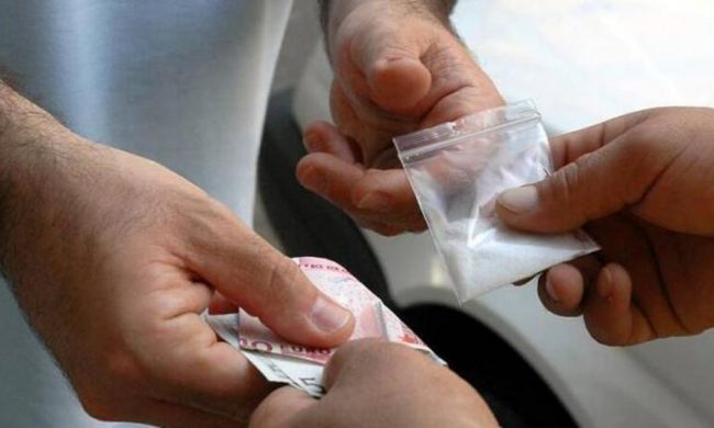 Allarme spaccio, la Polizia locale bonifica un quartiere