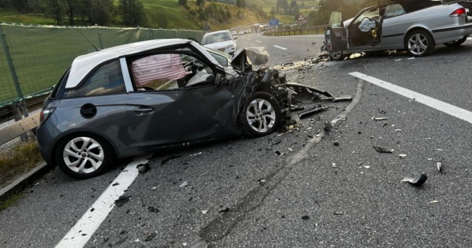 Terribile frontale lungo la A13 svizzera, gravissima una 56enne di Montello