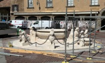 La fontana del Contarini torna a splendere in Piazza Vecchia dopo il restauro della Rigoni di Asiago