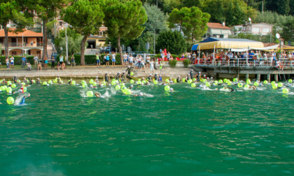In quattrocento (record storico) a nuoto nel lago d'Iseo: torna la traversata