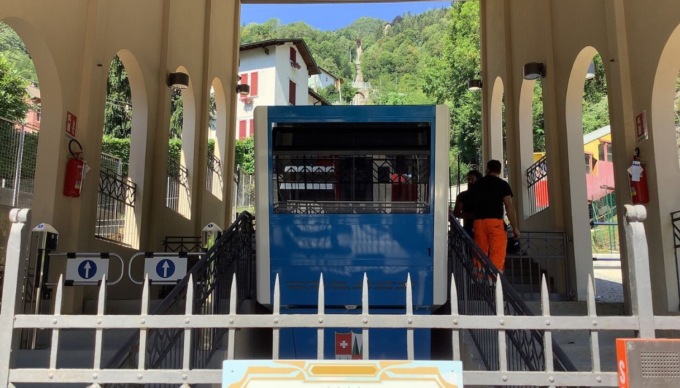 Vandali forzano la porta della cabina, funicolare di San Pellegrino bloccata (di nuovo)
