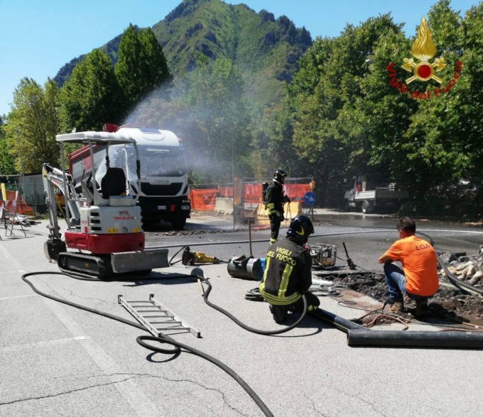 Odore di metano a Ponte Nossa, tutta colpa di un tubo rotto durante dei lavori