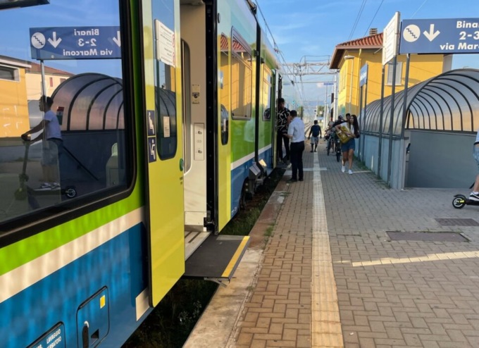 Trenord, belli i nuovi treni, «peccato che alla stazione di Verdello-Dalmine siano inaccessibili ai disabili»