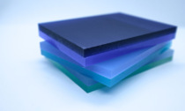 Plexiglass colorato: cos’è e come utilizzarlo