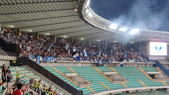I 1.800 di Verona: sostegno continuo, un boato al gol di Koop e tanta festa nel finale