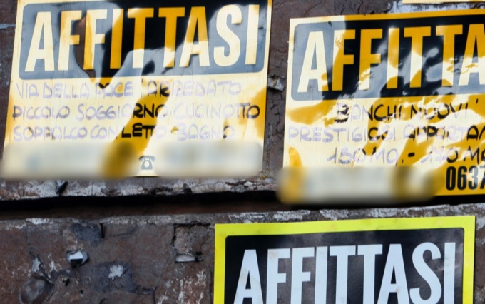 Richiesta «solo nazionalità italiana» per l’affitto di un bilocale a Costa Volpino