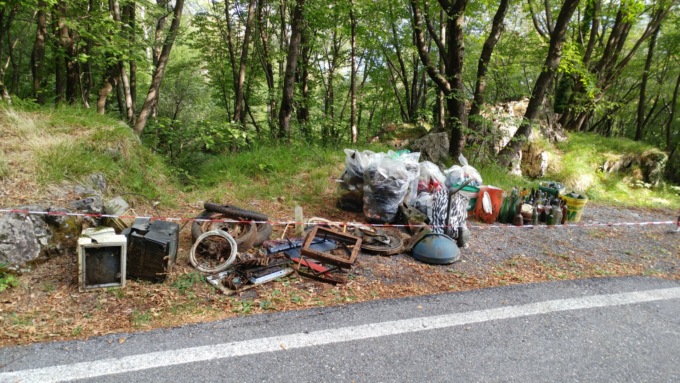 «Rifiuti sull’asse interurbano? Guardate cosa scaricano qui in Valle Imagna»