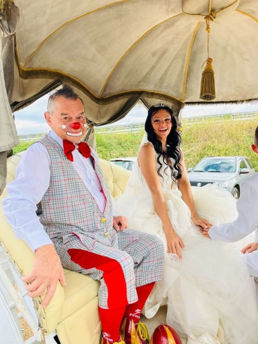 Matrimonio da fiaba ad Azzano per Elizabeth e Andrea del Busnelli Universal Circus