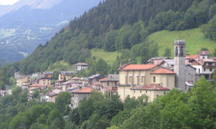 Tutti pazzi per Azzone: richieste da mezza Italia per riaprire l'unico bar