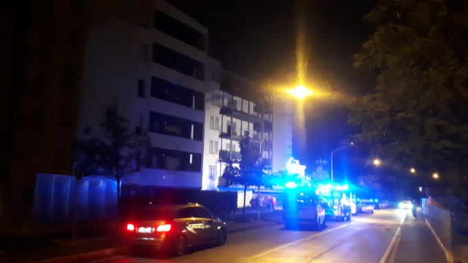 Incendio a Dalmine, l’origine sarebbe dolosa. I residenti: «Siamo in balia del degrado»
