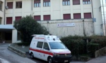 Un 43enne residente a Tavernola ha preso a calci e pugni i medici del Pronto soccorso di Iseo