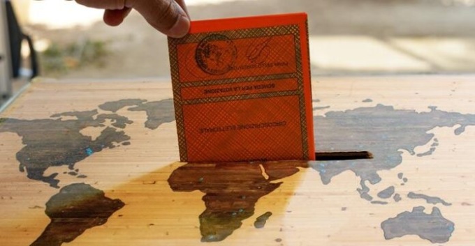 Tra burocrazie e tempistiche, il voto all’estero continua a essere un terno al Lotto