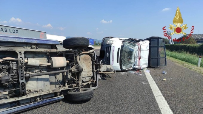 Incidente sull’A4 tra Seriate e Grumello: si ribaltano un’auto e un furgone, ferito un quarantenne