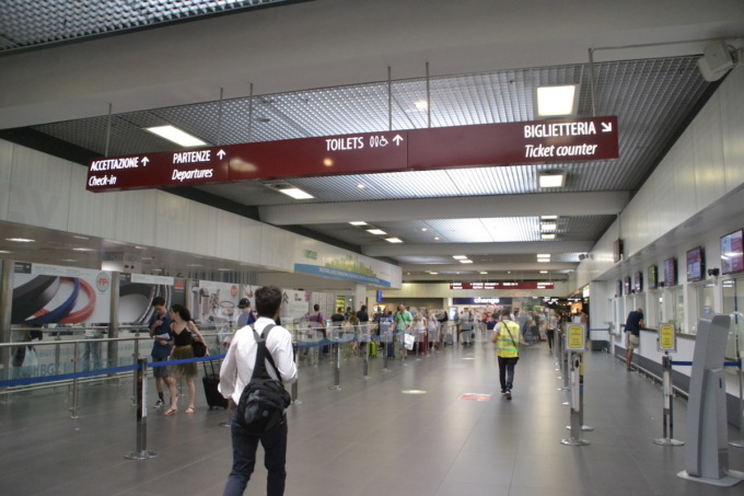 Aeroporto di Orio, dopo la tragedia varchi presidiati: si pensa a nuove misure di sicurezza