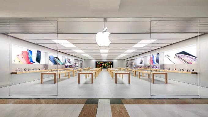 iPhone Day: Apple Store di Oriocenter aperto dalle otto per il nuovo smartphone