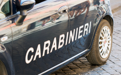 Camminava a bordo strada in stato confusionale ad Arcene: arrestato per resistenza a pubblico ufficiale