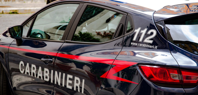 Tenta il suicidio con i farmaci, l’ex dà l’allarme: salvata dai carabinieri