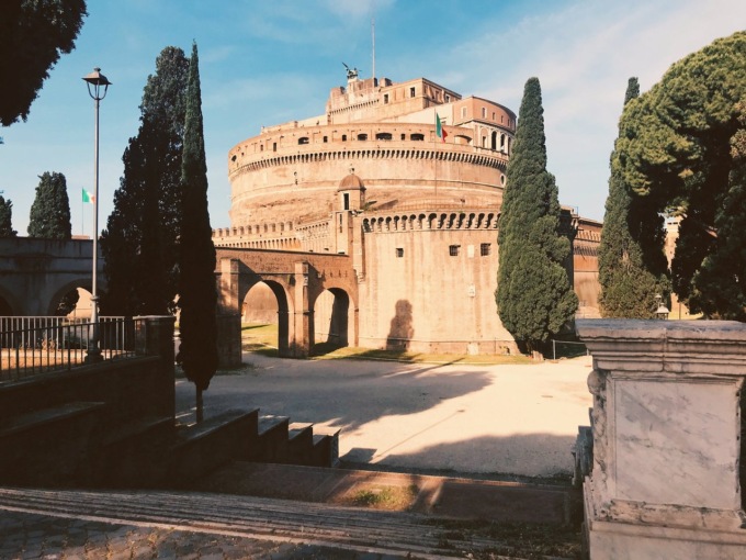 Il clochard morto a Castel Sant’Angelo era di Valbrembo. Nel 2003 aveva ucciso un’anziana